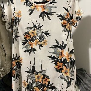 Floral tee blouse